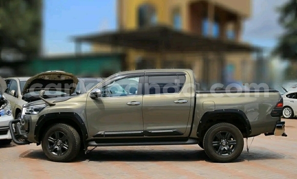 Gura Yakoze Toyota Hiluxe Revo Green Imodoka i Kampala mu Uganda Gura Yakoze Toyota Hiluxe Revo Green Imodoka i Kampala mu Uganda