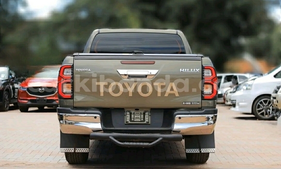 Gura Yakoze Toyota Hiluxe Revo Green Imodoka i Kampala mu Uganda Gura Yakoze Toyota Hiluxe Revo Green Imodoka i Kampala mu Uganda