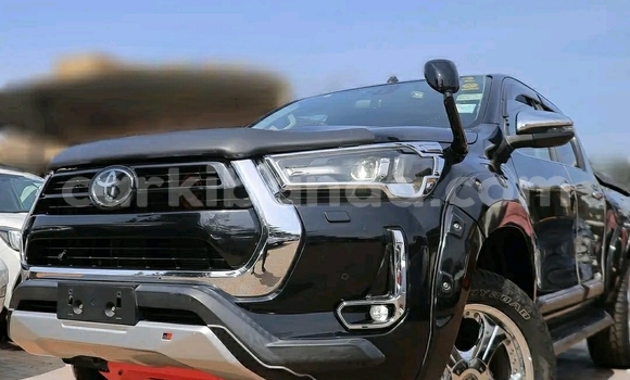 Gura Yakoze Toyota Hiluxe Revo Black Imodoka i Kampala mu Uganda Gura Yakoze Toyota Hiluxe Revo Black Imodoka i Kampala mu Uganda