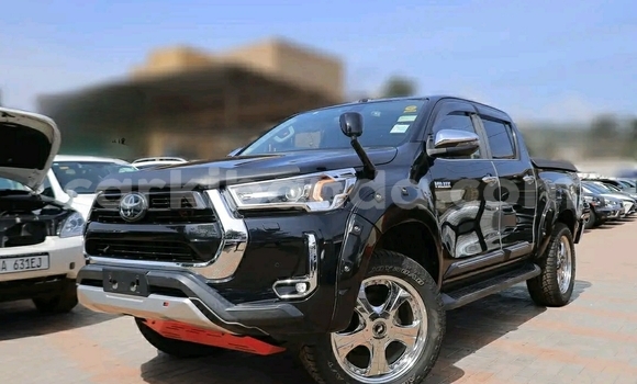 Gura Yakoze Toyota Hiluxe Revo Black Imodoka i Kampala mu Uganda Gura Yakoze Toyota Hiluxe Revo Black Imodoka i Kampala mu Uganda