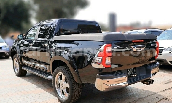 Gura Yakoze Toyota Hiluxe Revo Black Imodoka i Kampala mu Uganda Gura Yakoze Toyota Hiluxe Revo Black Imodoka i Kampala mu Uganda