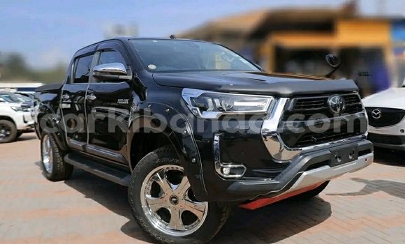Gura Yakoze Toyota Hiluxe Revo Black Imodoka i Kampala mu Uganda Gura Yakoze Toyota Hiluxe Revo Black Imodoka i Kampala mu Uganda