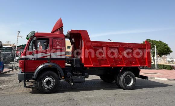 Nunua Imported Mercedes‒Benz 1824 Nyekundu Lori ndani ya Import - Dubai nchini Uganda Nunua Imported Mercedes‒Benz 1824 Nyekundu Lori ndani ya Import - Dubai nchini Uganda