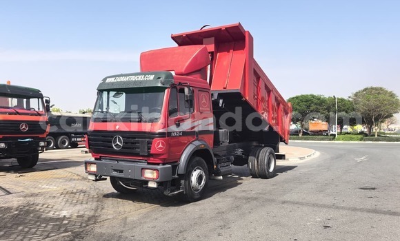 Nunua Imported Mercedes‒Benz 1824 Nyekundu Lori ndani ya Import - Dubai nchini Uganda Nunua Imported Mercedes‒Benz 1824 Nyekundu Lori ndani ya Import - Dubai nchini Uganda