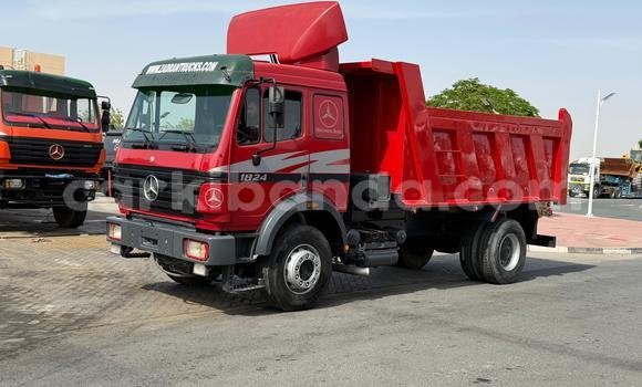 Nunua Imported Mercedes‒Benz 1824 Nyekundu Lori ndani ya Import - Dubai nchini Uganda Nunua Imported Mercedes‒Benz 1824 Nyekundu Lori ndani ya Import - Dubai nchini Uganda