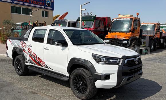 Nunua Imported Toyota Hilux Nyeupe Gari ndani ya Import - Dubai nchini Uganda Nunua Imported Toyota Hilux Nyeupe Gari ndani ya Import - Dubai nchini Uganda