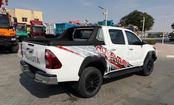 Nunua Imported Toyota Hilux Nyeupe Gari ndani ya Import - Dubai nchini Uganda Nunua Imported Toyota Hilux Nyeupe Gari ndani ya Import - Dubai nchini Uganda