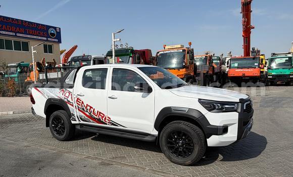 Nunua Imported Toyota Hilux Nyeupe Gari ndani ya Import - Dubai nchini Uganda Nunua Imported Toyota Hilux Nyeupe Gari ndani ya Import - Dubai nchini Uganda