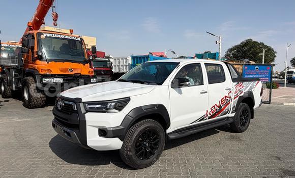 Nunua Imported Toyota Hilux Nyeupe Gari ndani ya Import - Dubai nchini Uganda Nunua Imported Toyota Hilux Nyeupe Gari ndani ya Import - Dubai nchini Uganda
