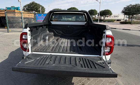 Nunua Imported Toyota Hilux Nyeupe Gari ndani ya Import - Dubai nchini Uganda Nunua Imported Toyota Hilux Nyeupe Gari ndani ya Import - Dubai nchini Uganda