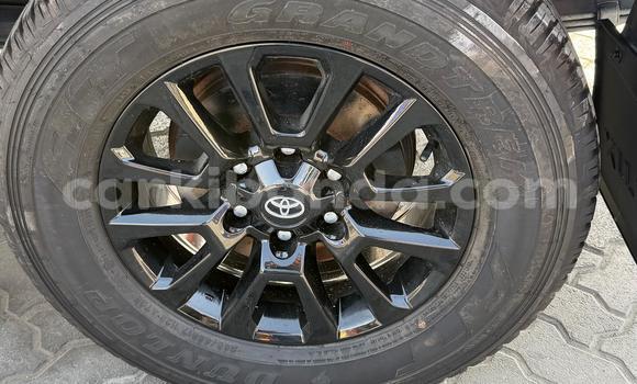 Nunua Imported Toyota Hilux Nyeupe Gari ndani ya Import - Dubai nchini Uganda Nunua Imported Toyota Hilux Nyeupe Gari ndani ya Import - Dubai nchini Uganda