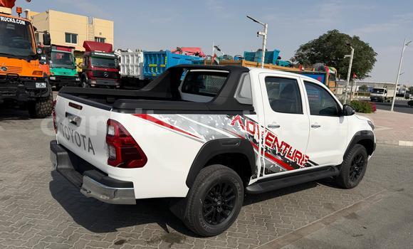 Nunua Imported Toyota Hilux Nyeupe Gari ndani ya Import - Dubai nchini Uganda Nunua Imported Toyota Hilux Nyeupe Gari ndani ya Import - Dubai nchini Uganda