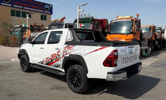 Nunua Imported Toyota Hilux Nyeupe Gari ndani ya Import - Dubai nchini Uganda Nunua Imported Toyota Hilux Nyeupe Gari ndani ya Import - Dubai nchini Uganda