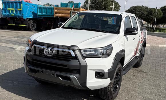 Nunua Imported Toyota Hilux Nyeupe Gari ndani ya Import - Dubai nchini Uganda Nunua Imported Toyota Hilux Nyeupe Gari ndani ya Import - Dubai nchini Uganda