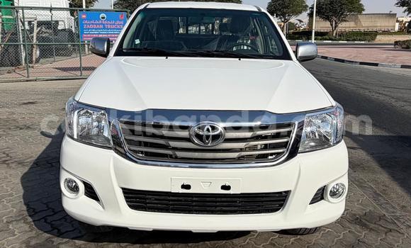 Nunua Imported Toyota Hilux Nyeupe Gari ndani ya Import - Dubai nchini Uganda Nunua Imported Toyota Hilux Nyeupe Gari ndani ya Import - Dubai nchini Uganda