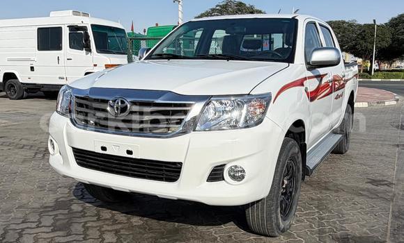 Nunua Imported Toyota Hilux Nyeupe Gari ndani ya Import - Dubai nchini Uganda Nunua Imported Toyota Hilux Nyeupe Gari ndani ya Import - Dubai nchini Uganda
