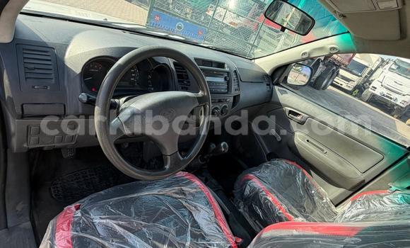Nunua Imported Toyota Hilux Nyeupe Gari ndani ya Import - Dubai nchini Uganda Nunua Imported Toyota Hilux Nyeupe Gari ndani ya Import - Dubai nchini Uganda