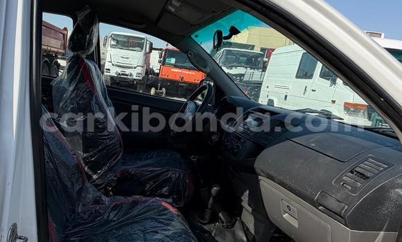 Nunua Imported Toyota Hilux Nyeupe Gari ndani ya Import - Dubai nchini Uganda Nunua Imported Toyota Hilux Nyeupe Gari ndani ya Import - Dubai nchini Uganda