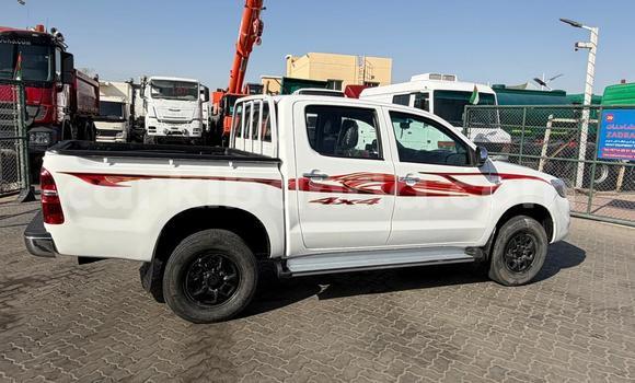 Nunua Imported Toyota Hilux Nyeupe Gari ndani ya Import - Dubai nchini Uganda Nunua Imported Toyota Hilux Nyeupe Gari ndani ya Import - Dubai nchini Uganda