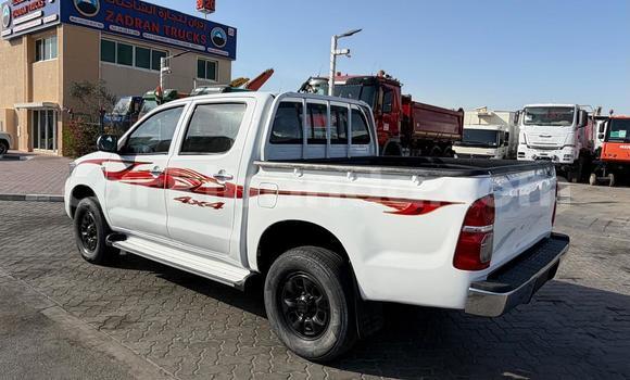 Nunua Imported Toyota Hilux Nyeupe Gari ndani ya Import - Dubai nchini Uganda Nunua Imported Toyota Hilux Nyeupe Gari ndani ya Import - Dubai nchini Uganda