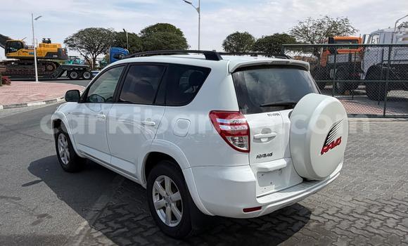 Nunua Imported Toyota RAV4 Nyeupe Gari ndani ya Import - Dubai nchini Uganda Nunua Imported Toyota RAV4 Nyeupe Gari ndani ya Import - Dubai nchini Uganda