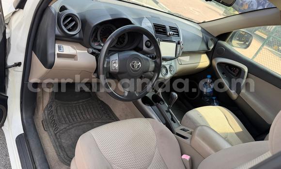 Nunua Imported Toyota RAV4 Nyeupe Gari ndani ya Import - Dubai nchini Uganda Nunua Imported Toyota RAV4 Nyeupe Gari ndani ya Import - Dubai nchini Uganda