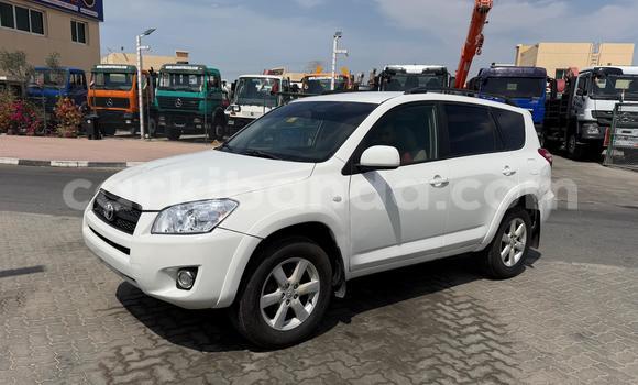 Nunua Imported Toyota RAV4 Nyeupe Gari ndani ya Import - Dubai nchini Uganda Nunua Imported Toyota RAV4 Nyeupe Gari ndani ya Import - Dubai nchini Uganda