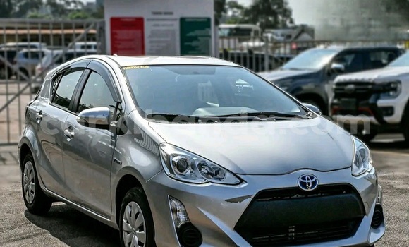 Nunua Mpya Toyota Aqua Fedha Gari ndani ya Kampala nchini Uganda