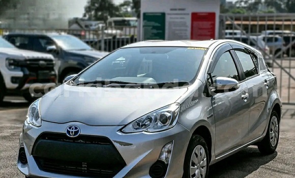 Acheter Neuf Voiture Toyota Aqua Gris à Kampala, Ouganda Acheter Neuf Voiture Toyota Aqua Gris à Kampala, Ouganda