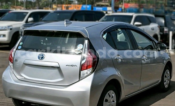 Acheter Neuf Voiture Toyota Aqua Gris à Kampala, Ouganda Acheter Neuf Voiture Toyota Aqua Gris à Kampala, Ouganda