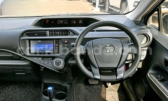 Acheter Neuf Voiture Toyota Aqua Gris à Kampala, Ouganda Acheter Neuf Voiture Toyota Aqua Gris à Kampala, Ouganda