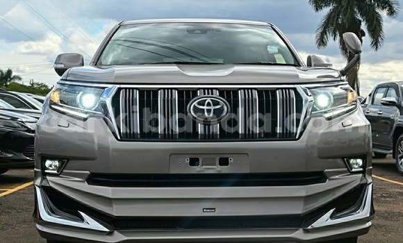 Acheter Occasion Voiture Toyota Land Cruiser Prado Beige à Kampala, Ouganda