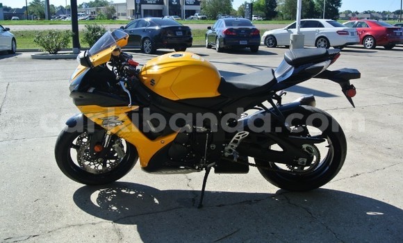 Gura Yakoze Suzuki GSX–R Beige Bike i Kampala mu Uganda Gura Yakoze Suzuki GSX–R Beige Bike i Kampala mu Uganda