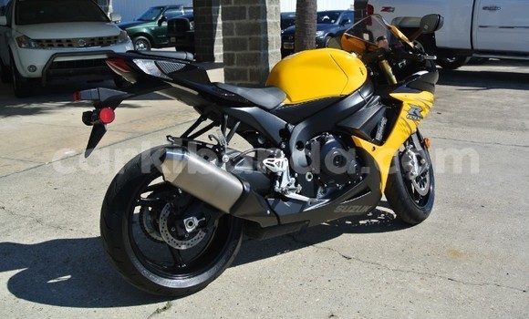 Gura Yakoze Suzuki GSX–R Beige Bike i Kampala mu Uganda Gura Yakoze Suzuki GSX–R Beige Bike i Kampala mu Uganda