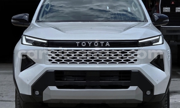 Buy Used Toyota Hilux White Car in Kampala in Uganda