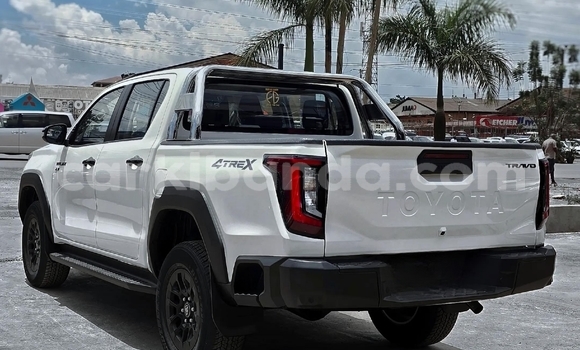 Buy Used Toyota Hilux White Car in Kampala in Uganda Buy Used Toyota Hilux White Car in Kampala in Uganda