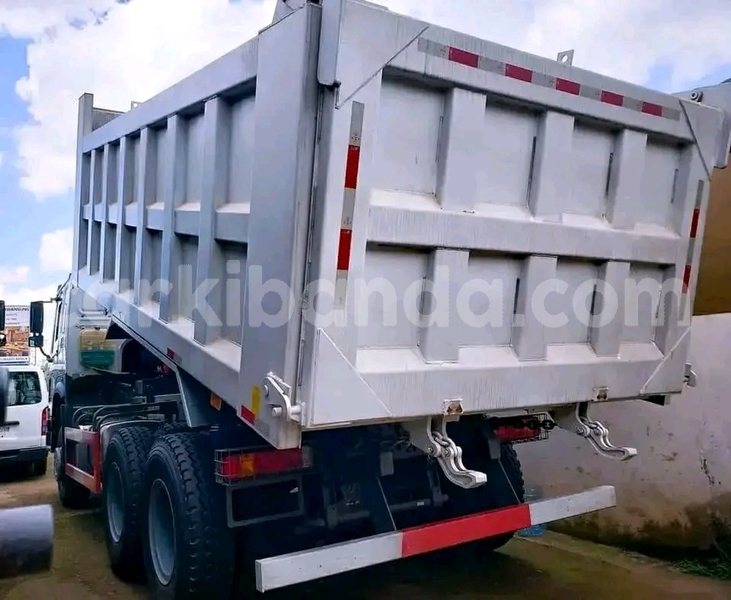 Big with watermark howo sinotruk uganda kampala 26568