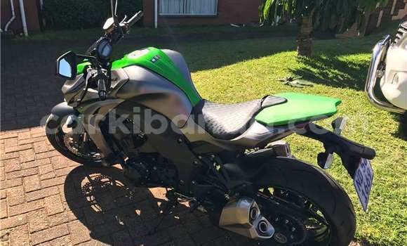 Gura Yakoze Kawasaki Z 1000 Green Bike i Kampala mu Uganda Gura Yakoze Kawasaki Z 1000 Green Bike i Kampala mu Uganda
