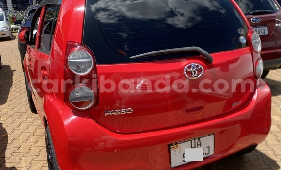 Gura Nshya Toyota Passo Red Imodoka i Kampala mu Uganda
