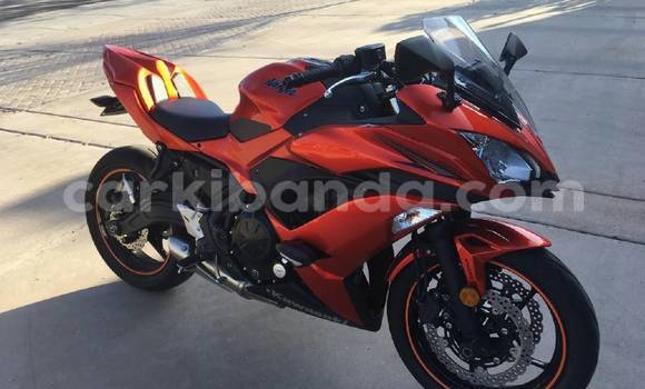 Gura Yakoze Kawasaki Ninja Green Bike i Kampala mu Uganda Gura Yakoze Kawasaki Ninja Green Bike i Kampala mu Uganda
