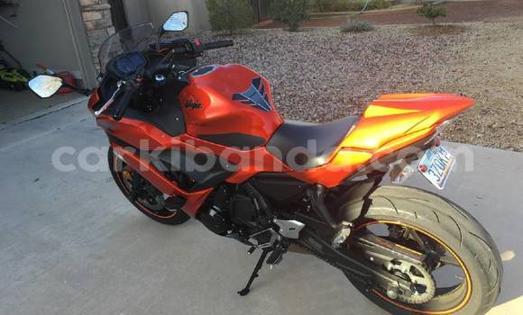 Gura Yakoze Kawasaki Ninja Green Bike i Kampala mu Uganda Gura Yakoze Kawasaki Ninja Green Bike i Kampala mu Uganda