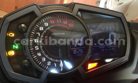 Gura Yakoze Kawasaki Ninja Green Bike i Kampala mu Uganda Gura Yakoze Kawasaki Ninja Green Bike i Kampala mu Uganda