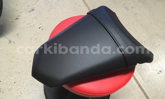 Gura Yakoze Kawasaki Ninja Green Bike i Kampala mu Uganda Gura Yakoze Kawasaki Ninja Green Bike i Kampala mu Uganda