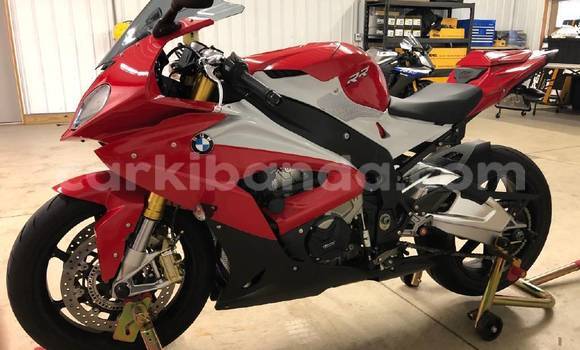 Gura Yakoze BMW S 1000 Red Bike i Kampala mu Uganda Gura Yakoze BMW S 1000 Red Bike i Kampala mu Uganda