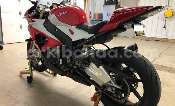Gura Yakoze BMW S 1000 Red Bike i Kampala mu Uganda Gura Yakoze BMW S 1000 Red Bike i Kampala mu Uganda