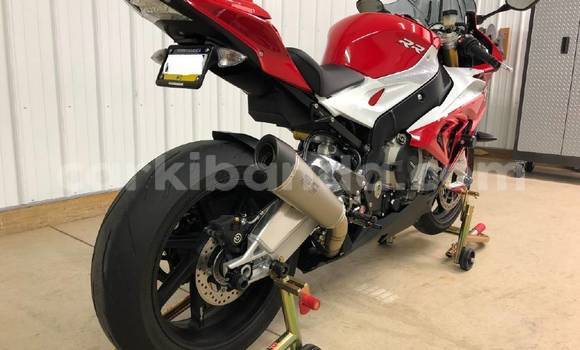 Gura Yakoze BMW S 1000 Red Bike i Kampala mu Uganda Gura Yakoze BMW S 1000 Red Bike i Kampala mu Uganda