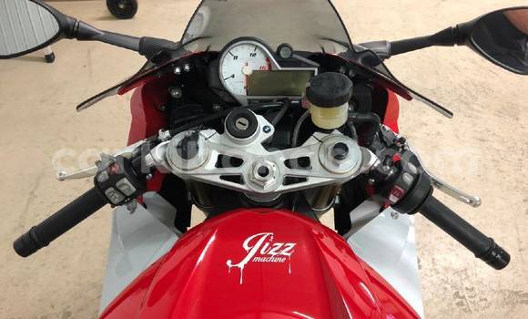 Gura Yakoze BMW S 1000 Red Bike i Kampala mu Uganda Gura Yakoze BMW S 1000 Red Bike i Kampala mu Uganda