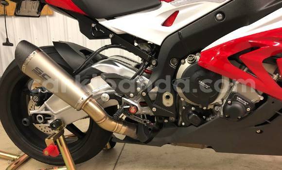 Gura Yakoze BMW S 1000 Red Bike i Kampala mu Uganda Gura Yakoze BMW S 1000 Red Bike i Kampala mu Uganda