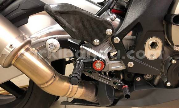 Gura Yakoze BMW S 1000 Red Bike i Kampala mu Uganda Gura Yakoze BMW S 1000 Red Bike i Kampala mu Uganda