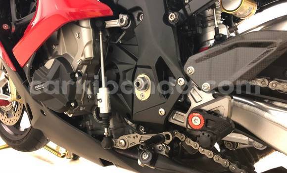 Gura Yakoze BMW S 1000 Red Bike i Kampala mu Uganda Gura Yakoze BMW S 1000 Red Bike i Kampala mu Uganda